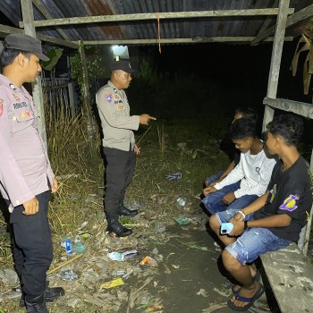 Polsek Huamual Belakang Gelar Patroli Malam Jaga Kamtibmas.