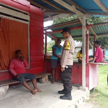 Laksanakan Giat Sambang, Bhabinkamtibmas Desa Nukuhai Perkuat Silaturahmi dan Deteksi Dini Potensi Gangguan Kamtibmas.