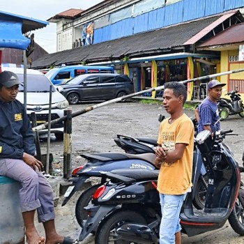 Polsek Salahutu Lakukan Sambang ke Pangkalan Ojek Tulehu, Sampaikan Pesan Kamtibmas dan Tertib Berlalu Lintas