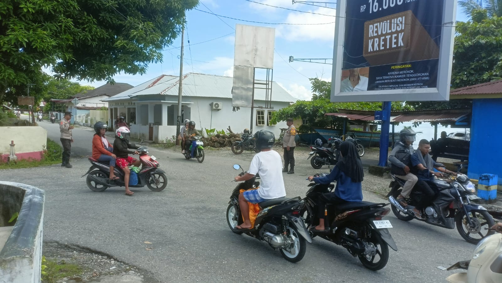 Polsek Amahai Kembali Lakukan Kegiatan Cooling System Patroli Dan Pengaturan Arus Lalu Lintas