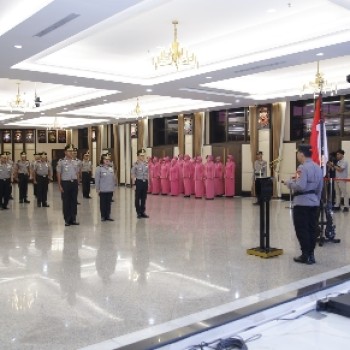 17 Perwira Tinggi Polri Naik Pangkat, Satu Diantaranya Raih Bintang Tiga