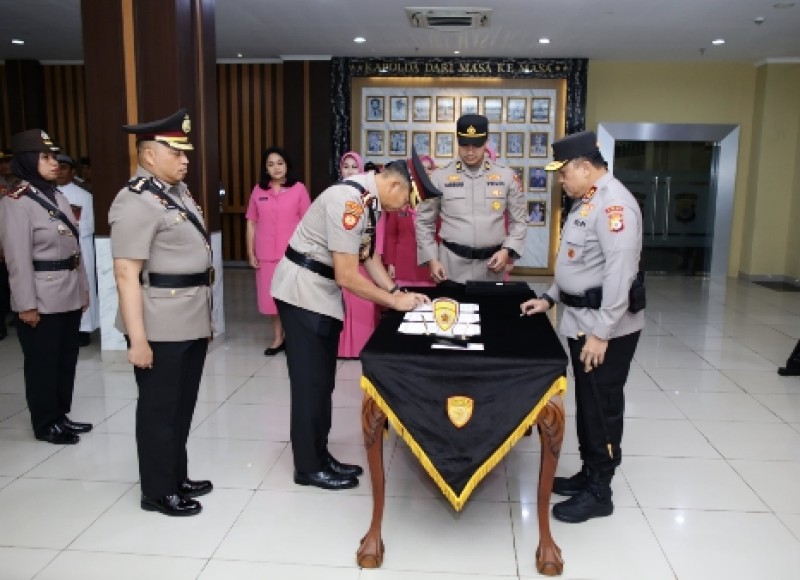 Kapolda Pimpin Upacara Sertijab Sejumlah Pejabat di Lingkungan Polda Maluku