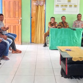 Lakukan Problem Solving, Bhabinkamtibmas Aiptu Mulwere Selesaikan Perselisihan Warga Secara Kekeluargaan