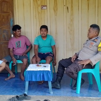 Bhabinkamtibmas Aipda Syauta Sosialisasikan Kamtibmas Kepada Warga Desa Yaltubung