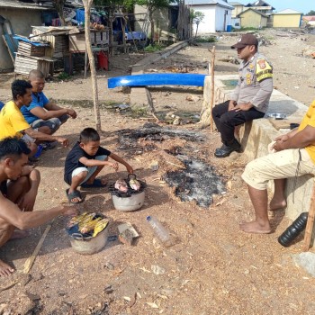 Bhabinkamtibmas Bripka Meyoka Berikan Pemahaman Konsep Kamtibmas Kepada Masyarakat