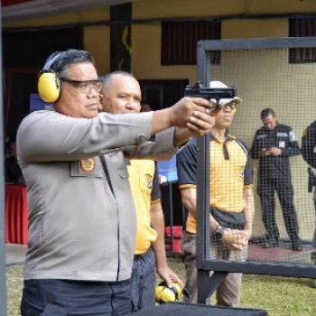 Wakapolda Maluku Pimpin Lomba Menembak, Peringati Hari Bhayangkara Ke-79