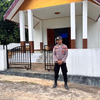 Personil Polsek Serwaru Hadir Berikan Pengamanan, Makmurkan Tempat Ibadah