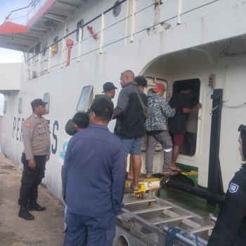 KPPP Polsek Serwaru Beri Pelayanan Aktifitas Masyarakat di Pelabuhan Laut Serwaru