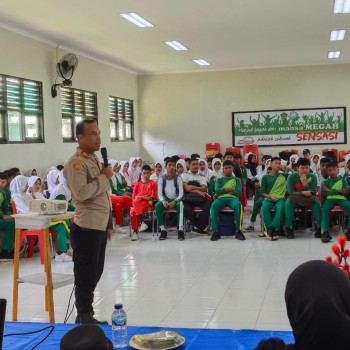 Kapolsek Salahutu Ajak Siswa Baru MAN 1 Malteng Jadi Pelopor Kamtibmas Lewat MATSAMA 2025