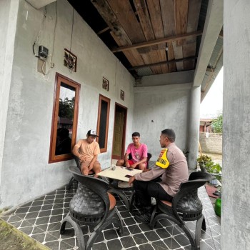 Giat Sambang Bhabinkamtibmas Polsek Taniwel Timur Kepada Warga Binaannya.