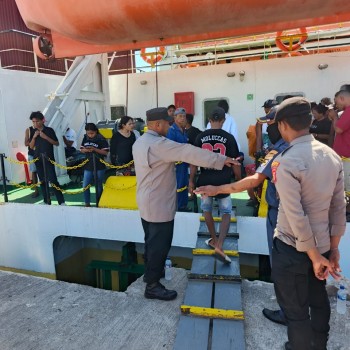 KPPP Polsek Babar Timur Berikan Pelayanan, Utamakan Keselamatan Warga di Pelabuhan Laut
