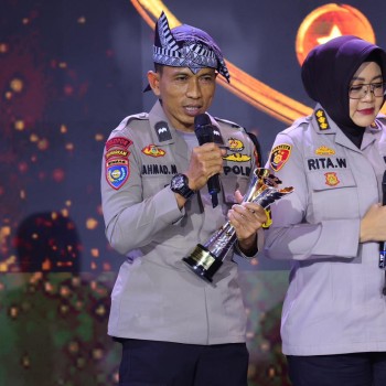 Aipda Rahmad Muhajirin Terima Hoegeng Awards 2025, Kapolri Tawarkan Kesempatan Sekolah untuk Kenaikan Pangkat
