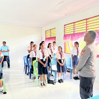 Polsek Wetar Berikan Materi Cegah Isu Judi Online Kepada Siswa SMA Negeri 6 MBD