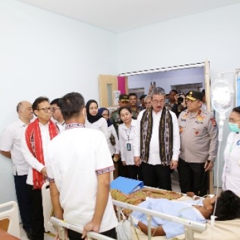 Kapolda Maluku Dampingi Menteri Kesehatan Kunjungi RSUP Leimena Ambon
