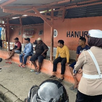 Satgas Preemtif Ops Patuh Salawaku 2025 Sosialisasi Tertib Berlalu Lintas Kepada Komunitas Ojek di Ambon