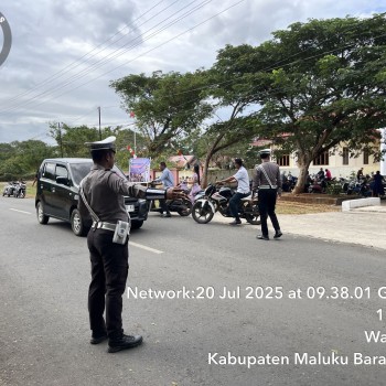 Sat Lantas Polres MBD Gatur Jalan, Berikan Rada Aman Bagi Jemaat Saat Beribadah