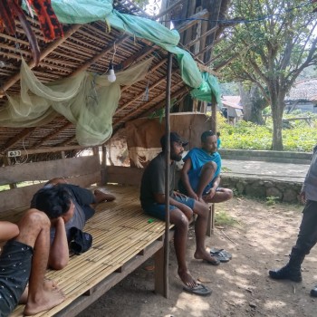 Bhabinkamtibmas Aipda Jennia Sambangi Desa, Dorong Masyarakat Jaga Stabilitas Kamtibmas