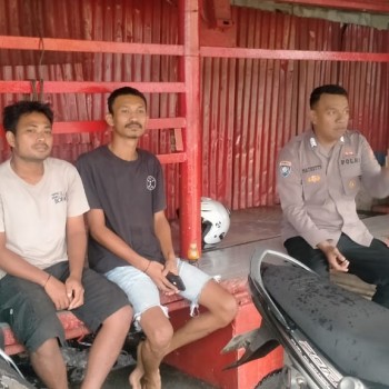 “Duduk Bacarita Kamtibmas”, Satbinmas Polresta Ambon Sapa Pengojek di Tiga Titik Lokasi
