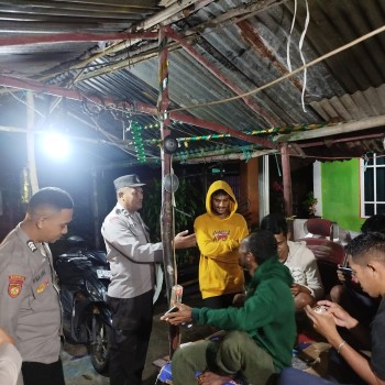 Polsek Leihitu Gelar Patroli Malam Cipta Kondisi, Sosialisasi Kamtibmas ke Warga dan Pemuda