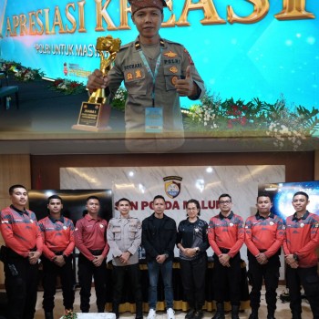 Ipda-buchari-ssos-msipersonil-polres-buru-selatan-berbagi-ilmu-fotografi-kepada-tim-multimedia-spn-polda-maluku