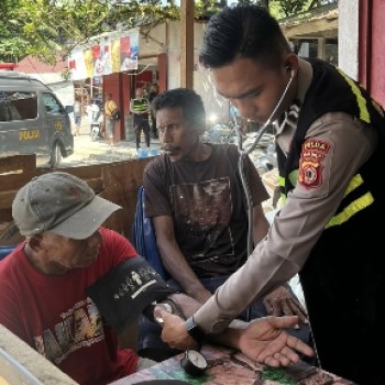 Satgas Banops Dokkes Polda Maluku Pastikan Kesehatan Personel dan Masyarakat Selama Ops Lilin Salawaku 2025