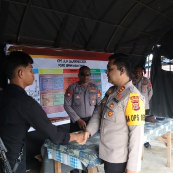 Pastikan Keamanan Nataru, Kapolres SBT Tinjau Langsung Pos Pengamanan dan Pelayanan